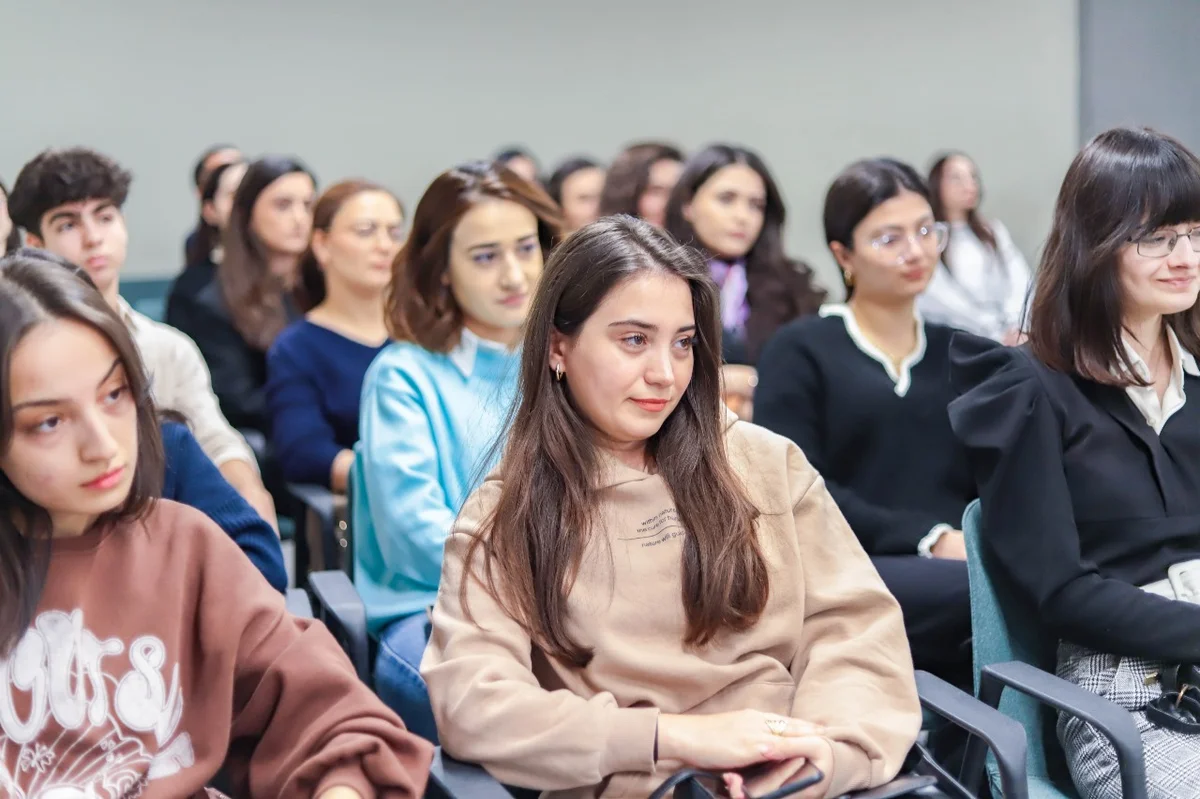 GİKM gənclər üçün faydalı görüşlərin təşkilinə davam edir