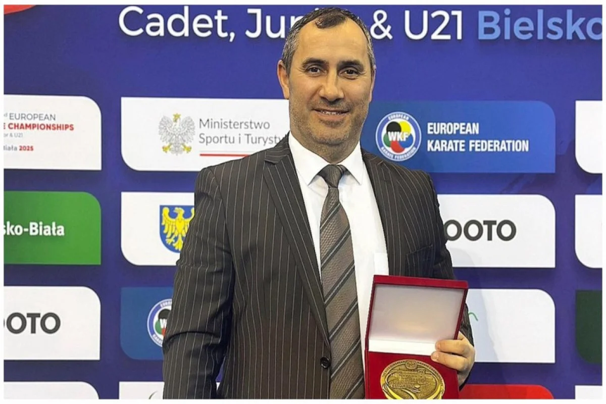 Yığmamızın baş məşqçisinə Avropa çempionatının xatirə medalı təqdim olunub