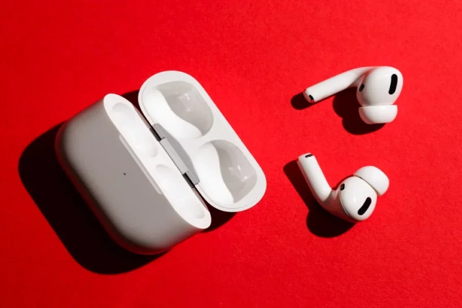 Apple dan kameralı AirPods gəlir