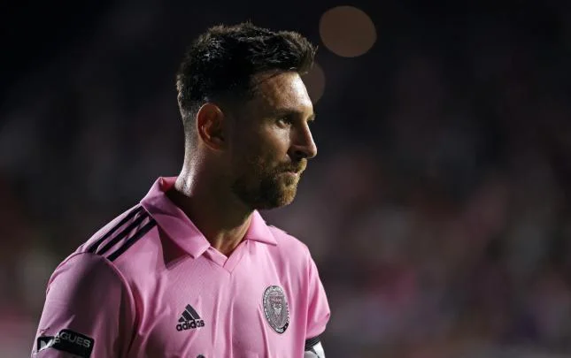 Messi İnter Mayami nin yeni formasını təqdim etdi Şəkillər