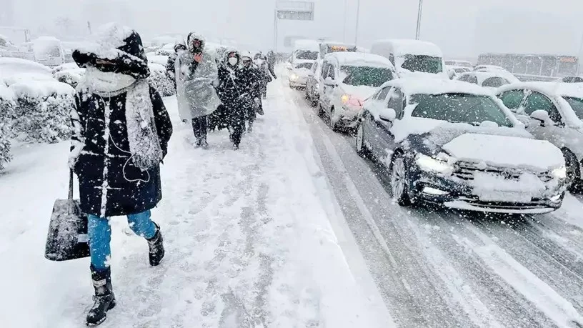 İstanbulda qar xəbərdarlığı: Bəzi uçuşlar ləğv edildi