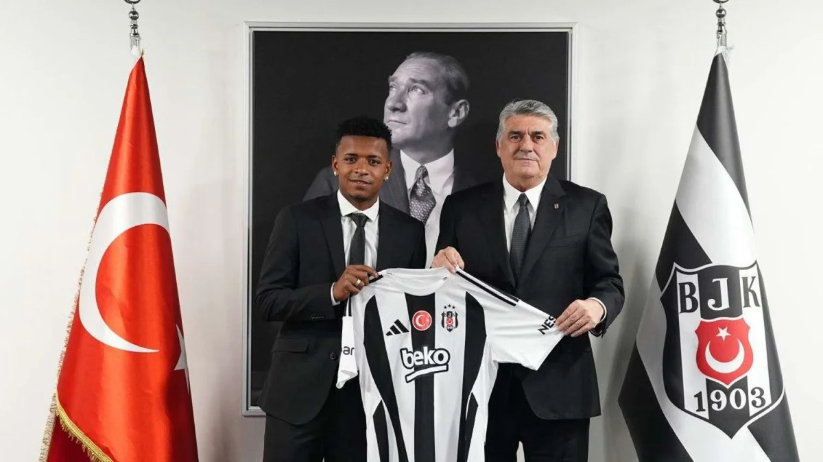 "Beşiktaş"ın 18 yaşlı transferi FOTO