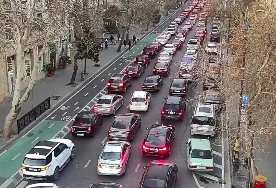 Bakıda bir sıra yollarda sıxlıq müşahidə olunur SİYAHI