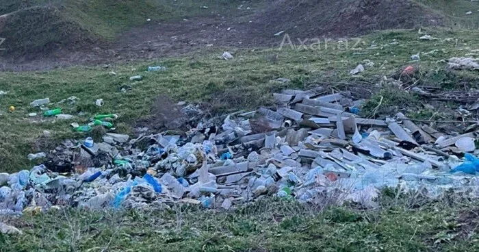 Ərazi zibil içində batır, sədr “xəbərçini” axtarır Foto