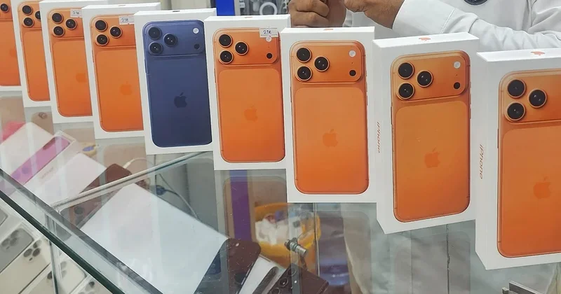 “iPhone 17”ləri su qiymətinə satdı VİDEO