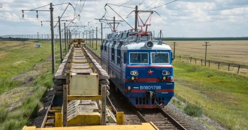 В Казахстане ускоряют развитие железных дорог и аэропортов для роста транзита