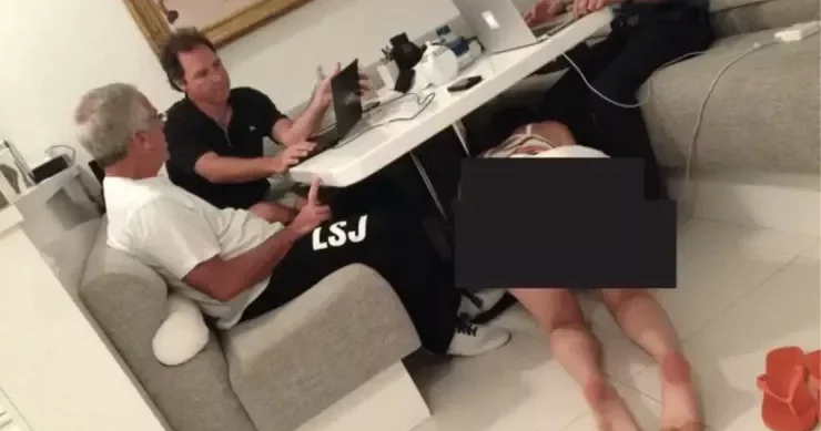 Epşteyn işi Böyük səs küyə səbəb olan ŞƏKİL: İki detal dünyanı silkələdi