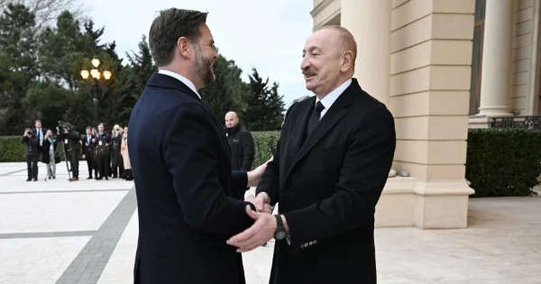 İlham Əliyev ABŞ nin Vitse prezidentini qarşıladı FOTOLAR