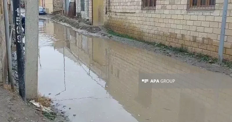 Сильные дожди привели к затоплению улиц в Гяндже ФОТО