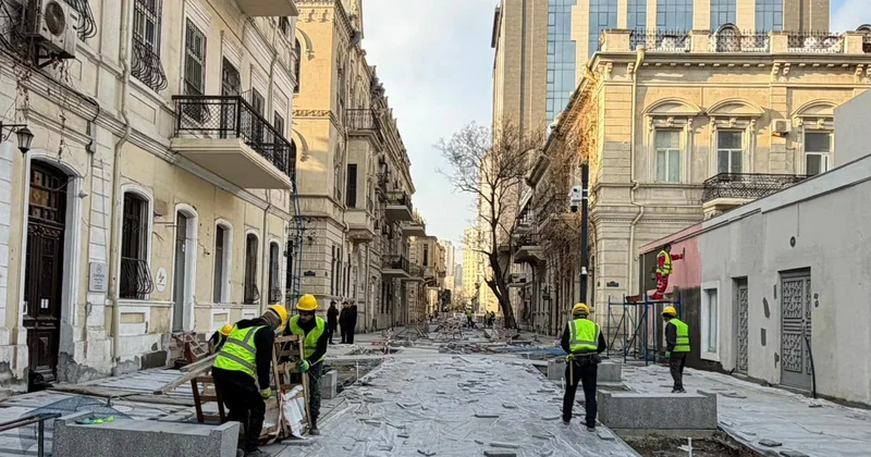 Bakının bu küçəsində abadlıq işləri tamamlanır FOTO