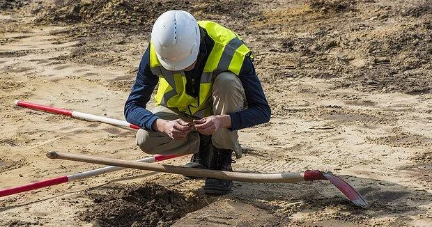 Археолог любитель нашел кольцо возрастом в тысячу лет