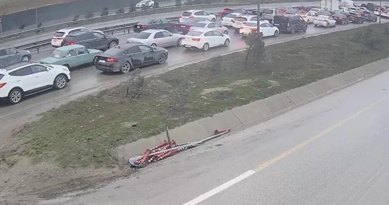 Bakıda yük avtomobili qəzaya uğradı, sıxlıq yarandı