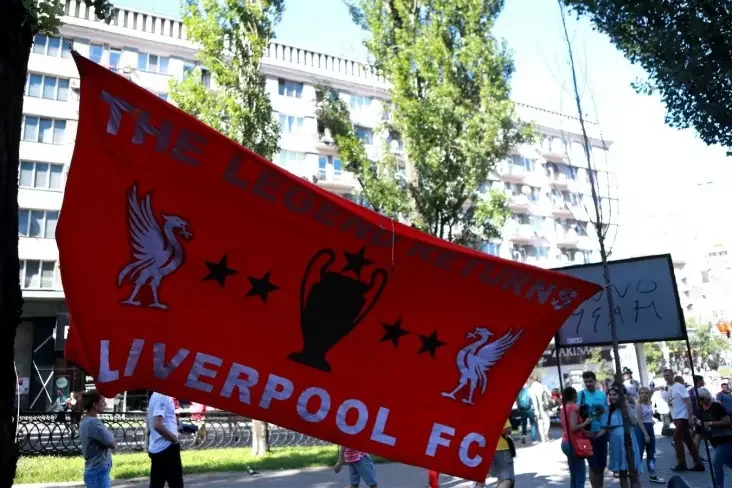 Liverpul Adidas ilə çoxillik müqavilə imzalayıb