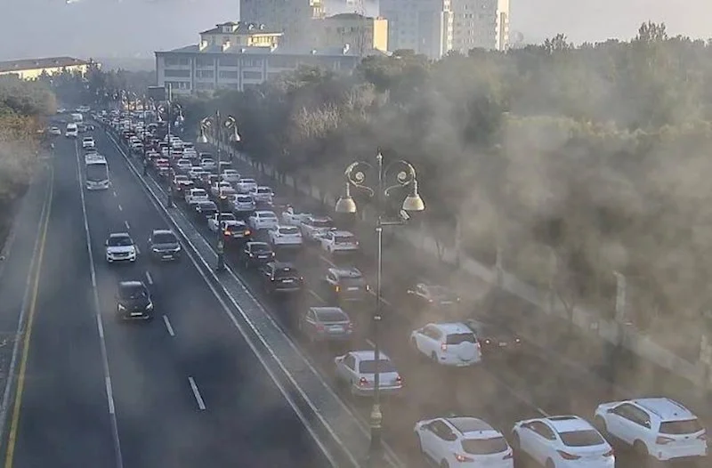 Yollar yenə tıxaclıdır Siyahı