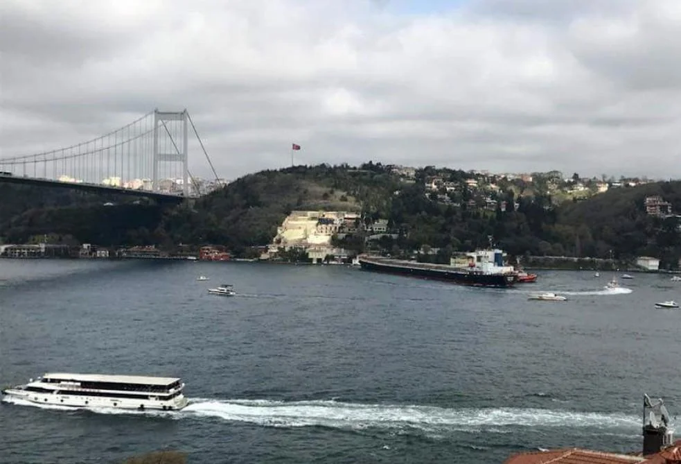 İstanbul boğazında 100 gəmi keçid üçün gözləyir