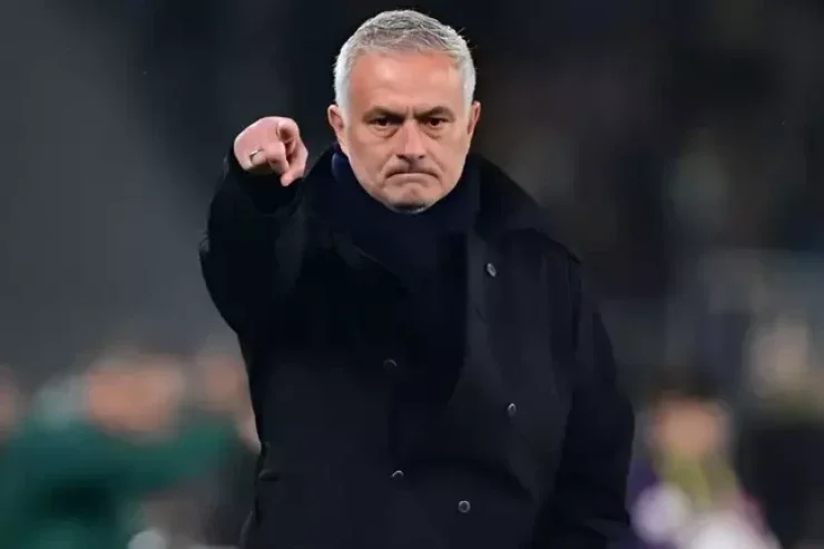 Mourinyo Fənərbaxça nın oyunçularının yarısını göndərəcək