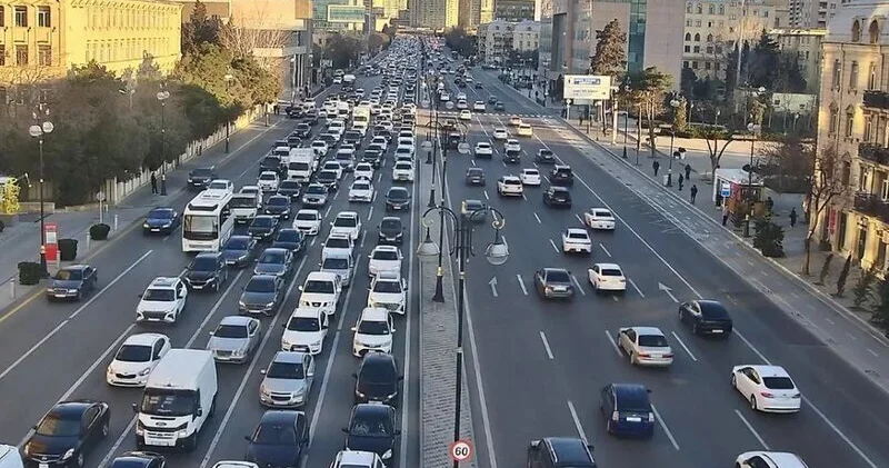 DİN zolaqlarda hərəkətlə bağlı sürücülərə müraciət etdi