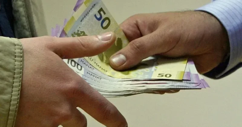 В Баку средняя номинальная зарплата почти достигла 1400 манатов Minval Politika
