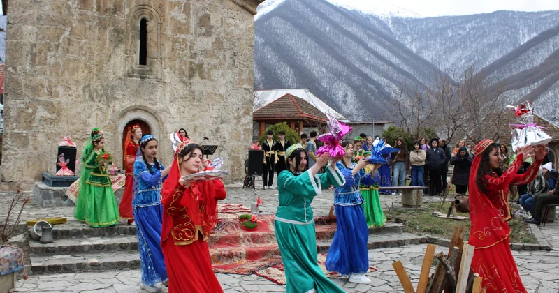 Dağlar qoynunda Yel çərşənbəsi: Şəkidəki Alban məbədində çərşənbə tonqalı qalandı FOTO VİDEO