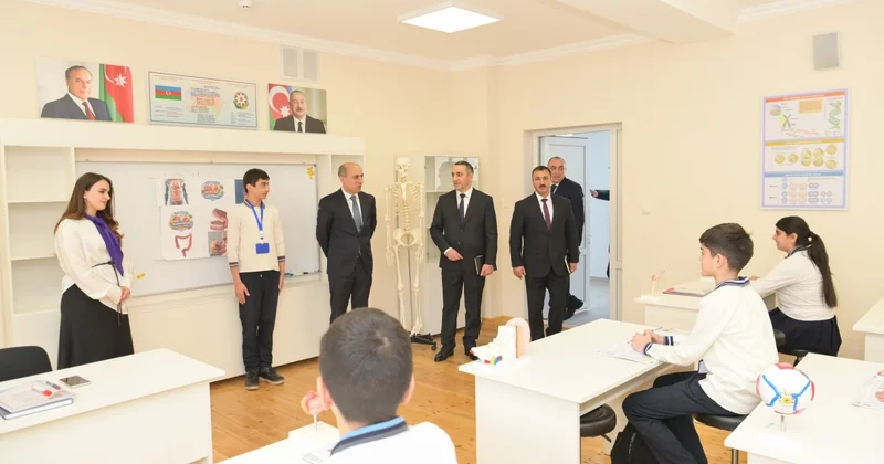 Emin Əmrullayev Xankəndi və Xocalı məktəblərində olub