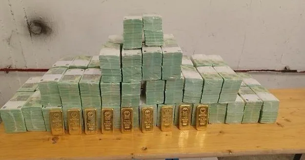 Венгрия заморозила 35 млн евро, 40 млн долларов и золотые слитки украинцев