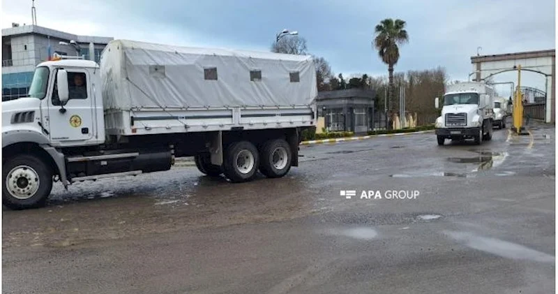 Azərbaycandan İrana yardım aparan maşınlar geri qayıtdı Fotolar