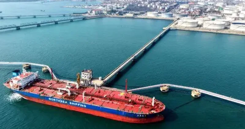 Рекордный объем нефти из РФ и Ирана скопился у берегов Китая