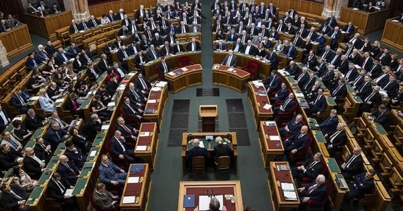 Парламент Венгрии блокирует деньги, оружие и поддержку Украины