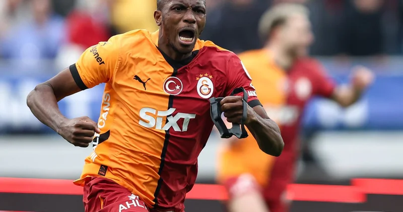 “Qalatasaray” azarkeşləri Osimhenə zibilxana motivli pankart həsr ediblər FOTO