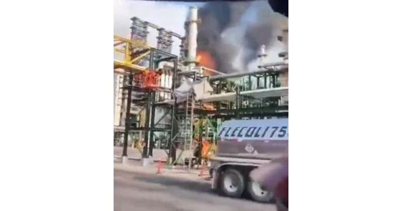 Пожар на нефтеперерабатывающем заводе в Мексике ВИДЕО