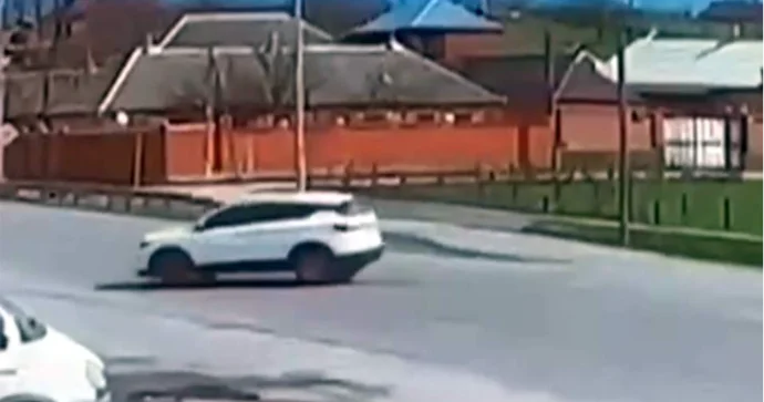 Qadın sürücü “Changan”ı mikroavtobusa çırpdı Özü öldü, 10 yaralı var VİDEO