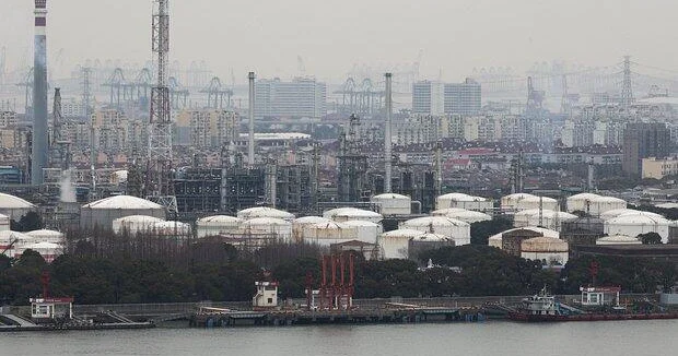 Китай начал тратить свои запасы нефти