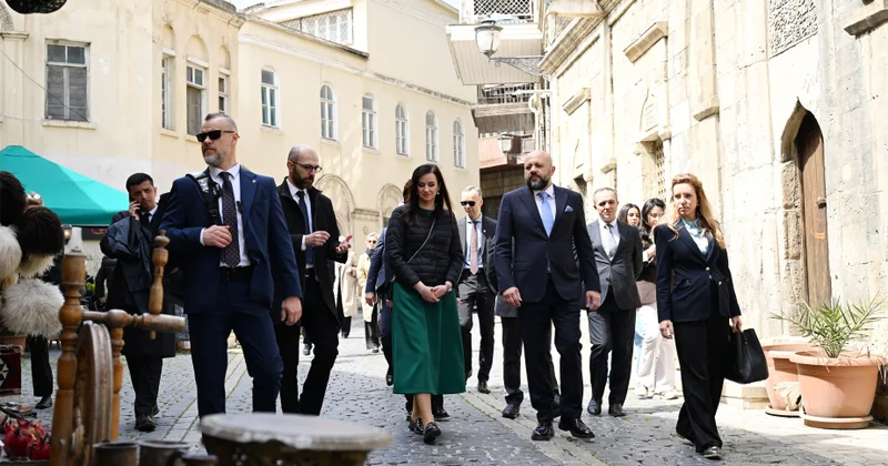 Litvanın Baş naziri İnqa Ruqiniene İçərişəhərlə tanış olub