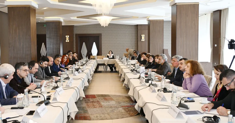Azərbaycanın və Ermənistanın vətəndaş cəmiyyəti nümayəndələrinin iştirakı ilə keçirilən dəyirmi masa işini davam etdirib VİDEO