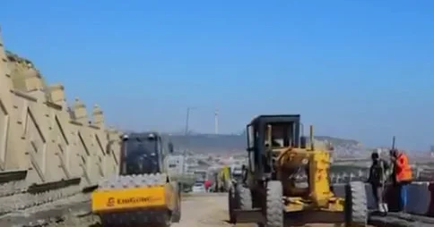 Sürüşmə təhlükəsinin yarandığı Bibiheybət yolunda SON DURUM VİDEO