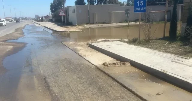 В Нардаране затоплен переулок: вода течёт 22 дня