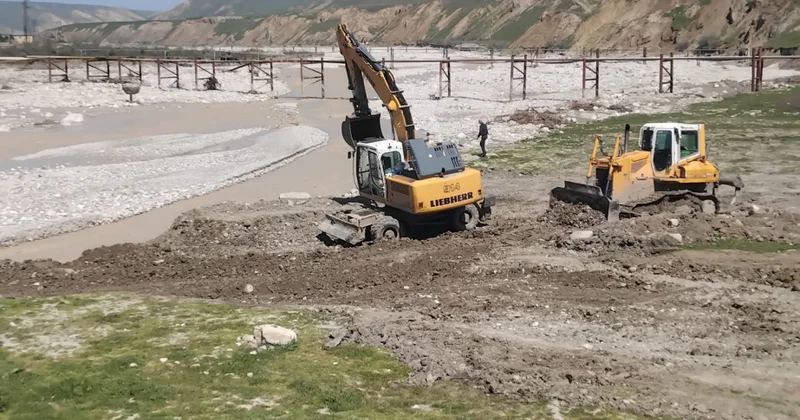 Siyəzəndə selin uçurduğu körpüyə alternativ yol çəkilir