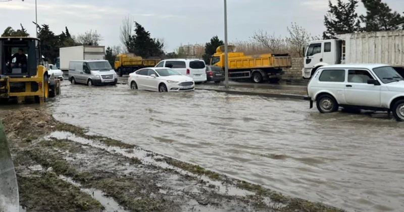 Bu yol niyə suyun içindədir? “Nömrələr itir, təkərlər cırılır, maşınlar sönür...”