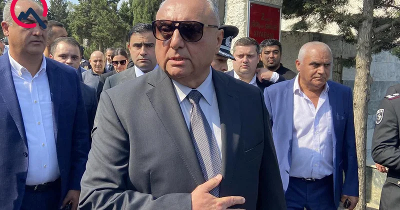 Eldar Mahmudovun oğlu üç ailənin evini dağıdır