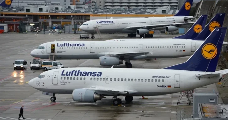 В Германии бастуют около 20 тысяч бортпроводников Lufthansa, отменены более 500 рейсов