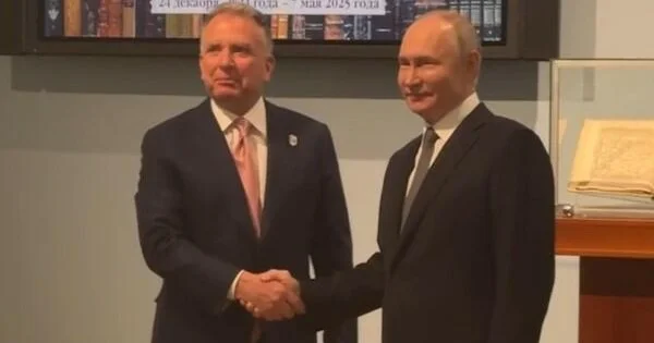 Uitkoff Putinlə görüşdə Kremlin tərcüməçilərindən istifadə edib