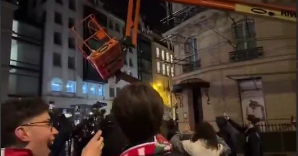 Беспорядки во Франции набирают обороты ВИДЕО