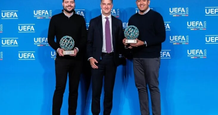 UEFA “Liverpul”la Everton”a medal verdi