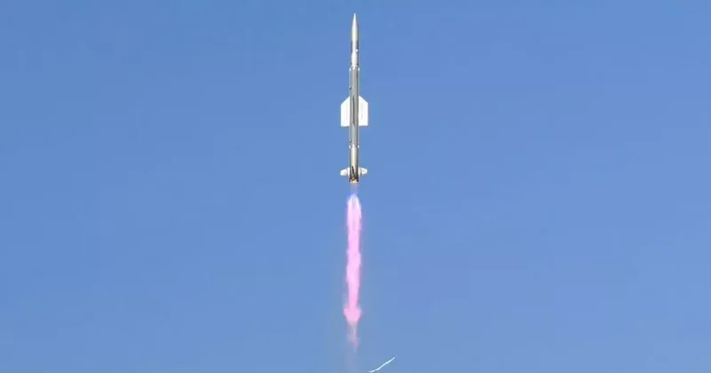 Hindistan Pakistanın üç aviabazasını vurmağa çalışıb