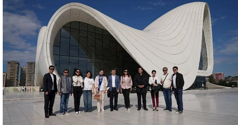 Özbəkistan nümayəndə heyəti Bakının tarixi və mədəni məkanları ilə tanış olub FOTO