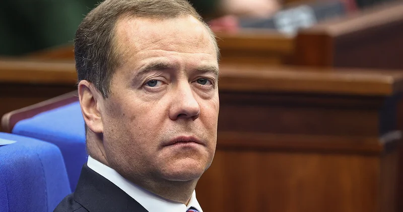Медведев призвал западных лидеров засунуть в пангендерные задницы мирные инициативы по Украине