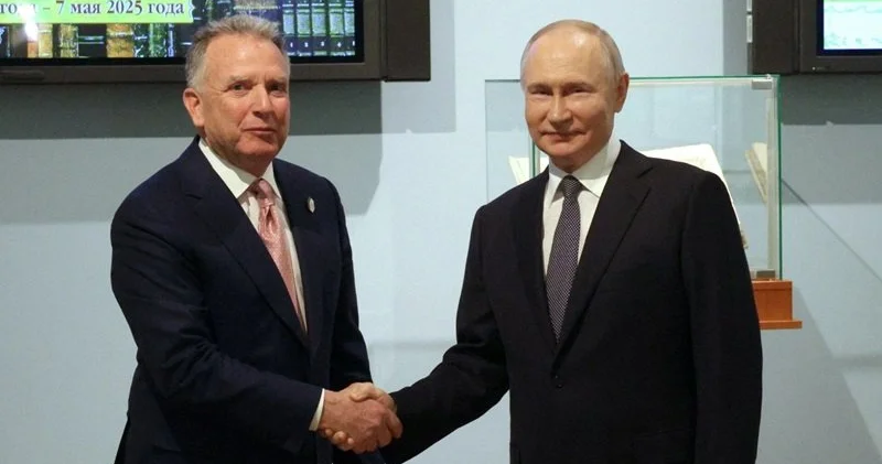 Trampın xüsusi nümayəndəsi Putinlə görüşdə protokolu pozdu: görün nəyi səhv edib