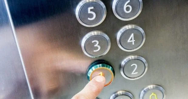 Bakıda liftdə qalan üç nəfər xilas edildi