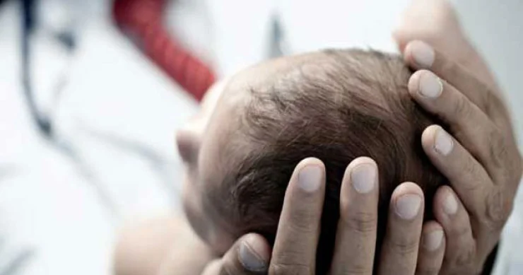 36 yaşlı ana və 67 yaşlı ata yeni doğulan uşağı küçəyə atdılar