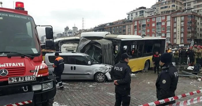 İstanbulda metrobus qəzasında yaralananların sayı 48 ə çatıb, ölən var